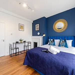 Super Central Studio I Next To Beach & Shopping Centre I King Size Bed I Sleep 3 , Brighton United Kingdom